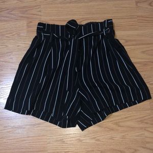 Paper-bag style shorts